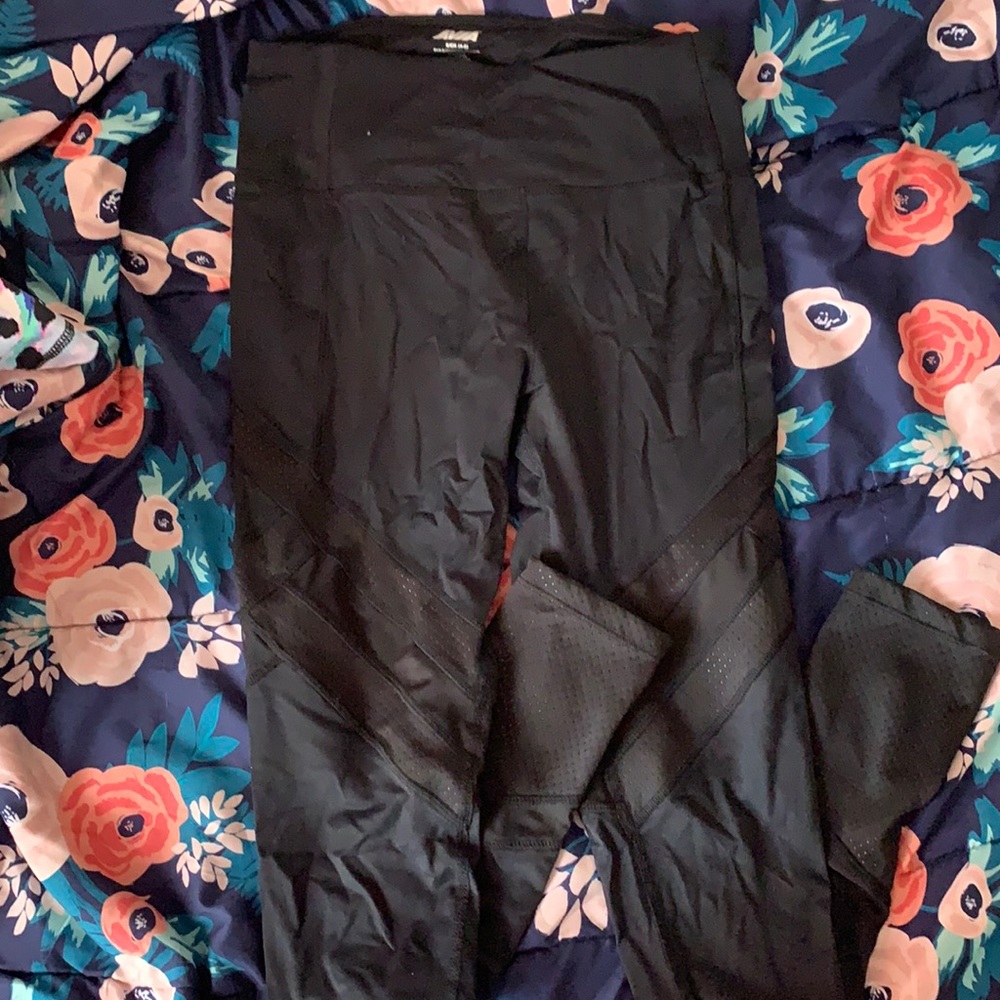 back detailed athletic leggings